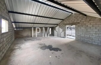 Flex in Châteauneuf-les-Martigues for lease Interior Photo- Image 2 of 4