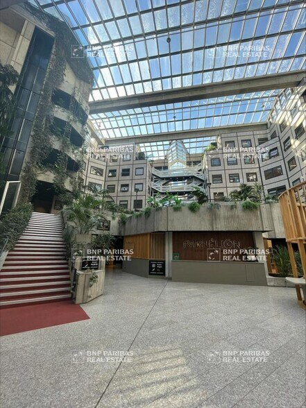 Office in Villeurbanne for lease - Building Photo - Image 3 of 31