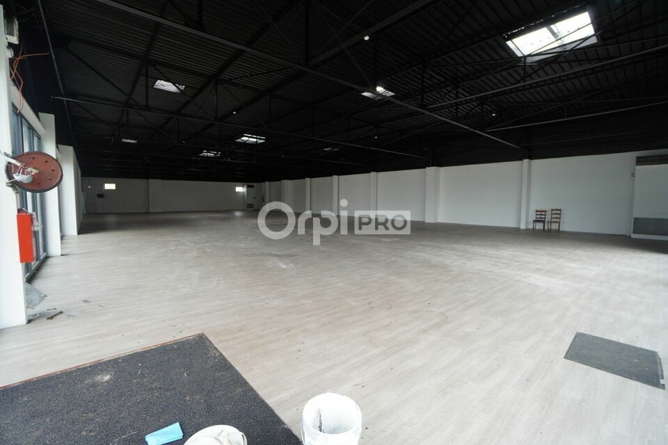 Retail in Marsannay-la-Côte for lease Interior Photo- Image 1 of 5