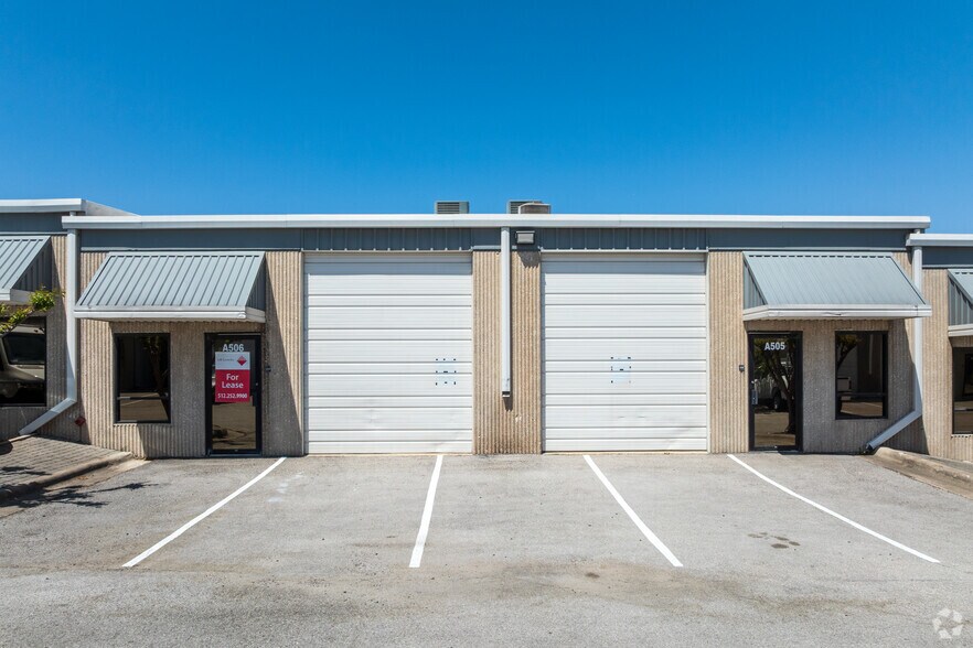 501 W Powell Ln, Austin, TX à louer - Photo du bâtiment - Image 2 de 27