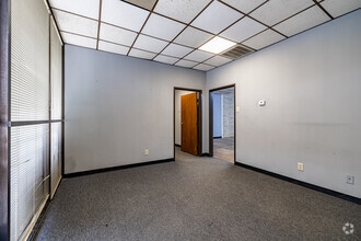 325 Gold St, Garland, TX for lease Lobby- Image 1 of 4
