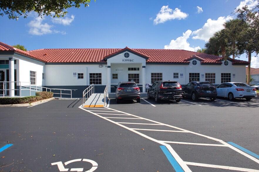 8391-8397 W Oakland Park Blvd, Sunrise, FL à louer - Photo du bâtiment - Image 3 de 8