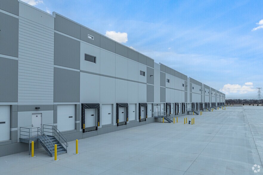 21225 Lidice Parkway, Crest Hill, IL à louer - Photo du bâtiment - Image 2 de 7