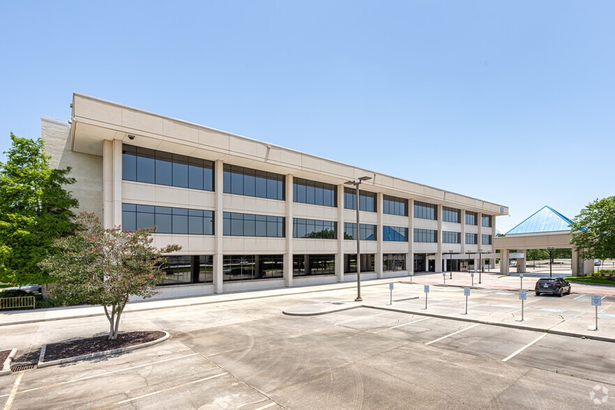 5525 Reitz Ave, Baton Rouge, LA for lease - Building Photo - Image 1 of 57