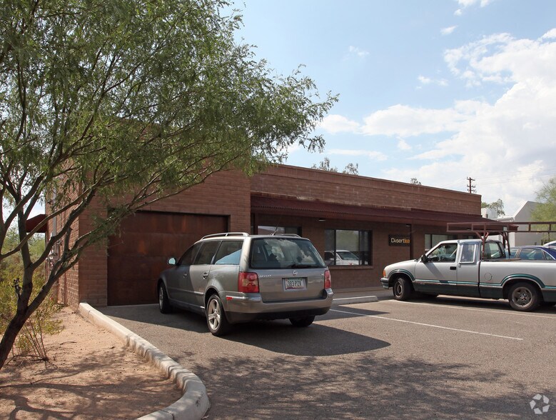 3978 E Fort Lowell Rd, Tucson, AZ à vendre - Photo du bâtiment - Image 3 de 3