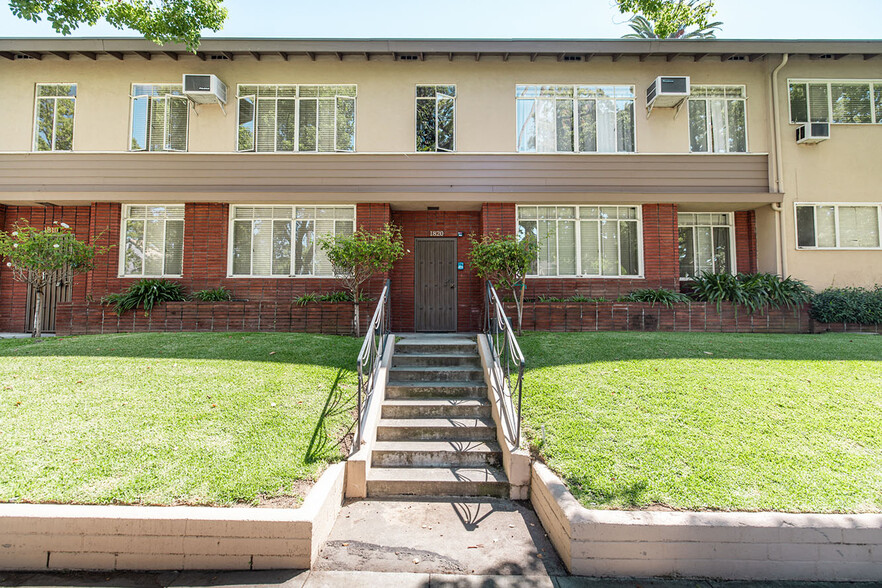 1900 Huntington Dr, South Pasadena, CA à vendre - Photo du bâtiment - Image 1 de 1