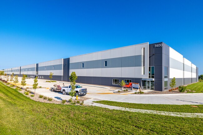 Plus de détails pour 7400 SE Convenience Blvd, Ankeny, IA - Industriel à louer