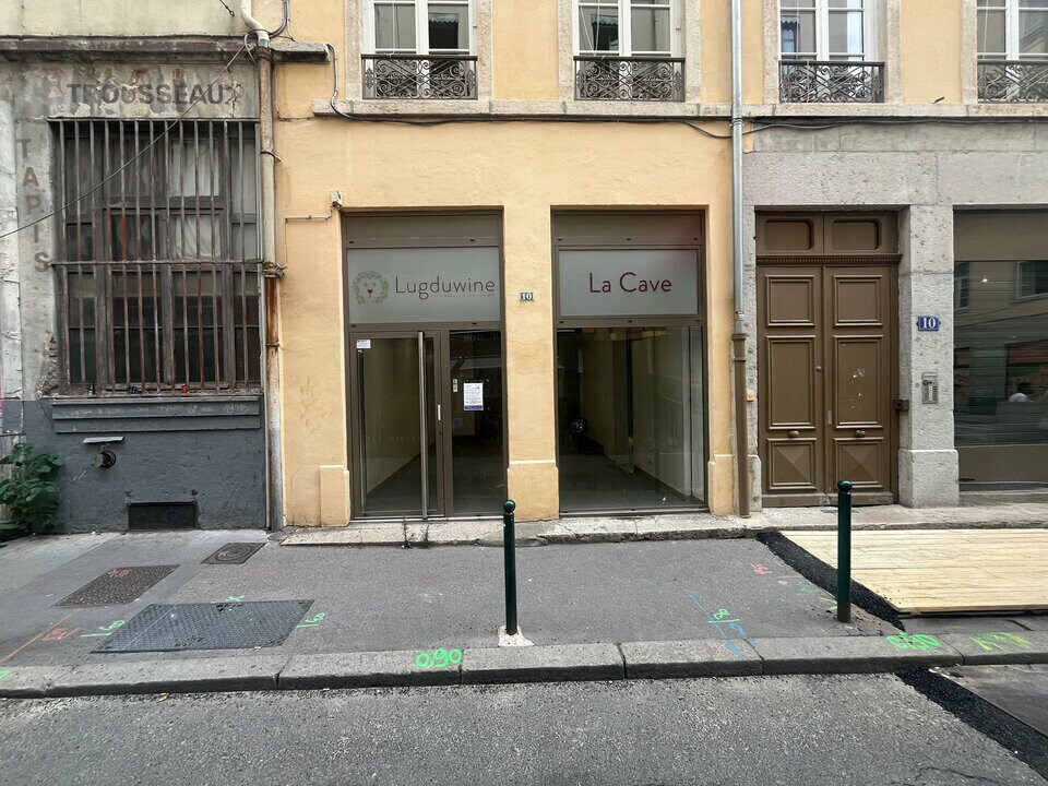 Retail in Lyon for lease Building Photo- Image 1 of 7