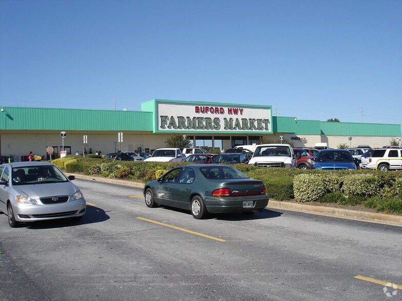 5600 Buford Hwy NE, Atlanta, GA à louer - Photo du bâtiment - Image 2 de 3