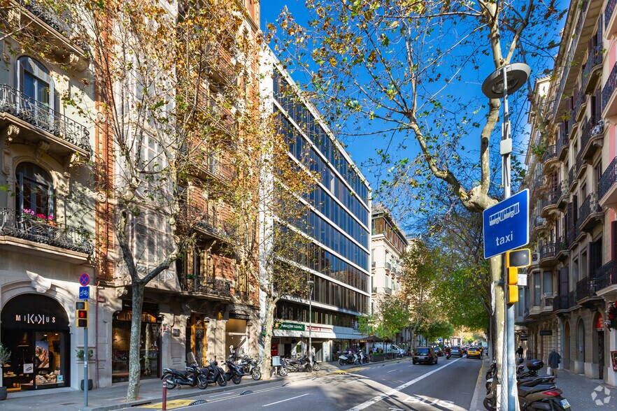 Carrer de València, 243, Barcelone, Barcelona à louer - Photo du bâtiment - Image 2 de 6