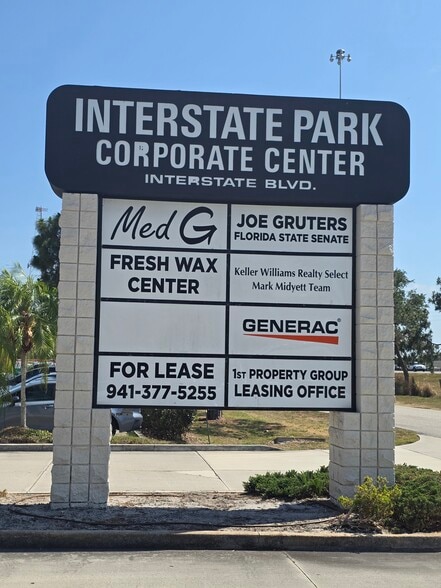 313-407 Interstate Blvd, Sarasota, FL for lease - Building Photo - Image 2 of 6