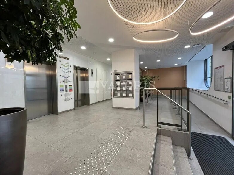 Bureau dans Lyon à louer - Photo du bâtiment - Image 2 de 16