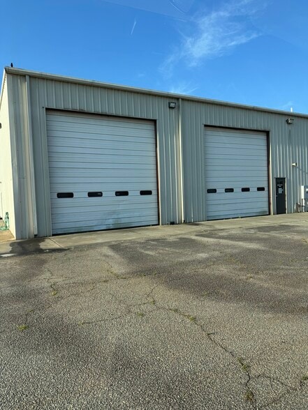 100 Industrial Park Rd, Forsyth, GA for lease - Building Photo - Image 2 of 5