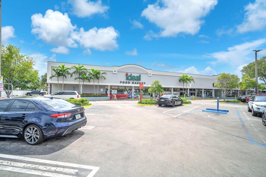 904-1048 E Sample Rd, Pompano Beach, FL à louer - Photo du bâtiment - Image 3 de 21