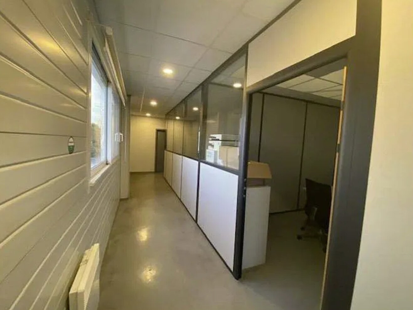 Flex in Aix-en-Provence for lease Interior Photo- Image 1 of 4