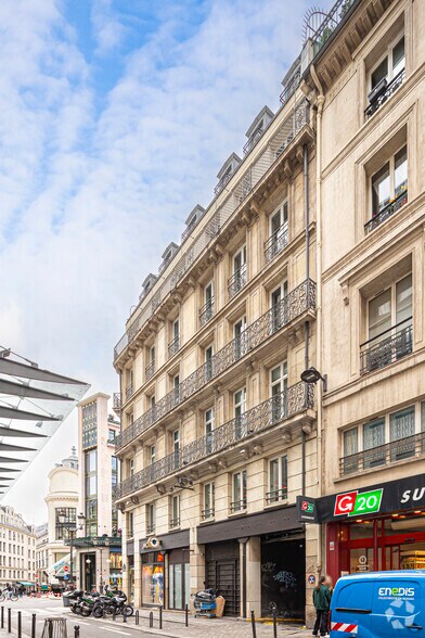 128 Rue De Rivoli, Paris à louer - Photo du bâtiment - Image 2 de 14