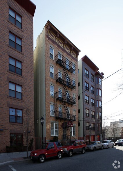 327 Jackson St, Hoboken, NJ à vendre - Photo du bâtiment - Image 2 de 3