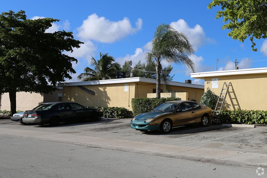 805 S H St, Lake Worth, FL à vendre - Photo du bâtiment - Image 3 de 3