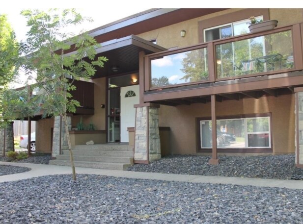 2303 16th St SW, Calgary, AB for sale Primary Photo- Image 1 of 1