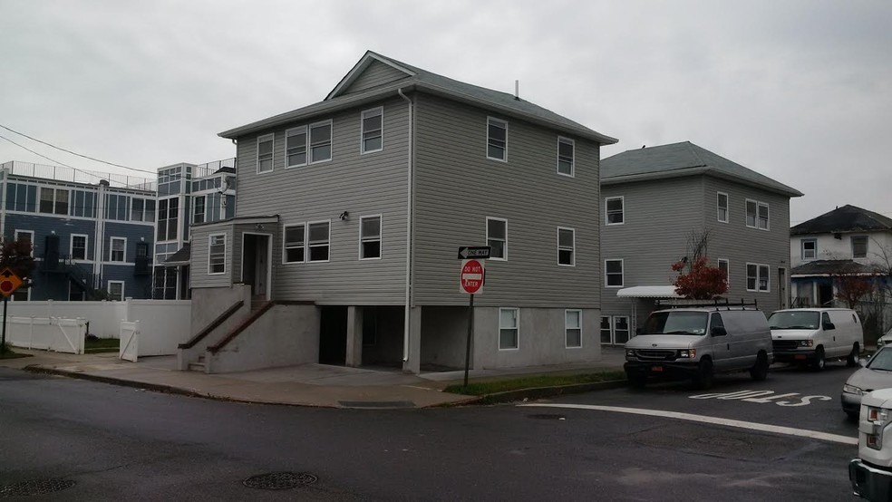 319 Beach 44Th St, Far Rockaway, NY for sale - Building Photo - Image 1 of 1