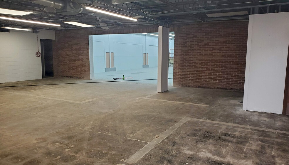 3120 S Kansas Ave, Topeka, KS for lease - Building Photo - Image 3 of 13