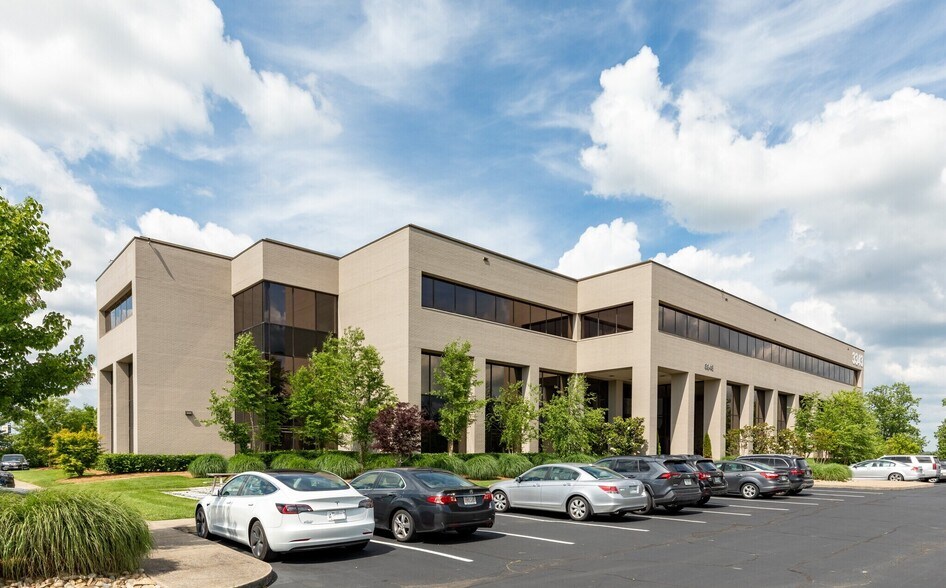 3343 Perimeter Hill Dr, Nashville, TN à louer - Photo du bâtiment - Image 2 de 5