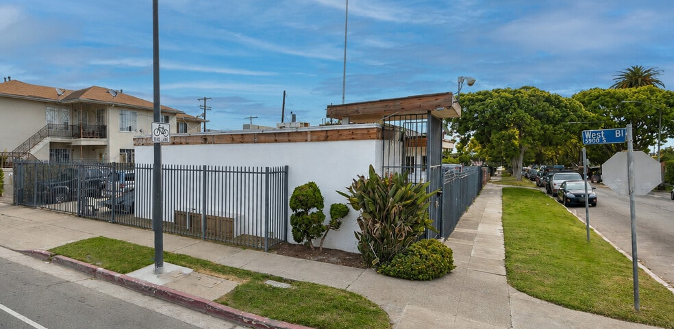 5924 West Blvd, Los Angeles, CA for sale - Building Photo - Image 1 of 8