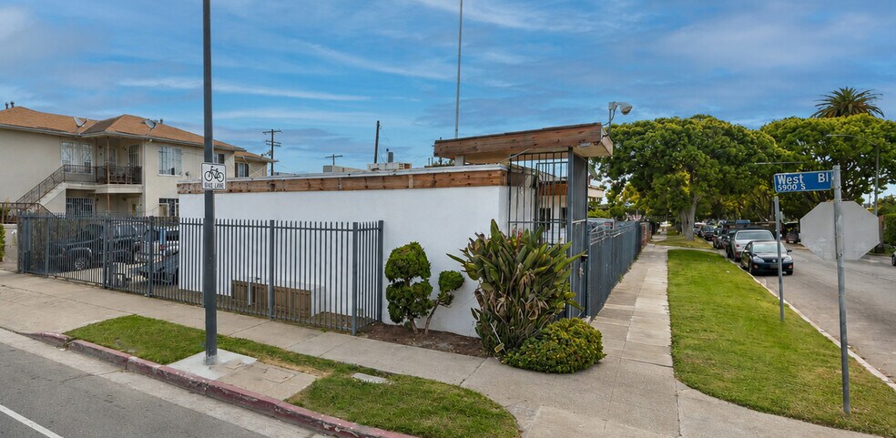 5924 West Blvd, Los Angeles, CA à vendre - Photo du bâtiment - Image 1 de 8