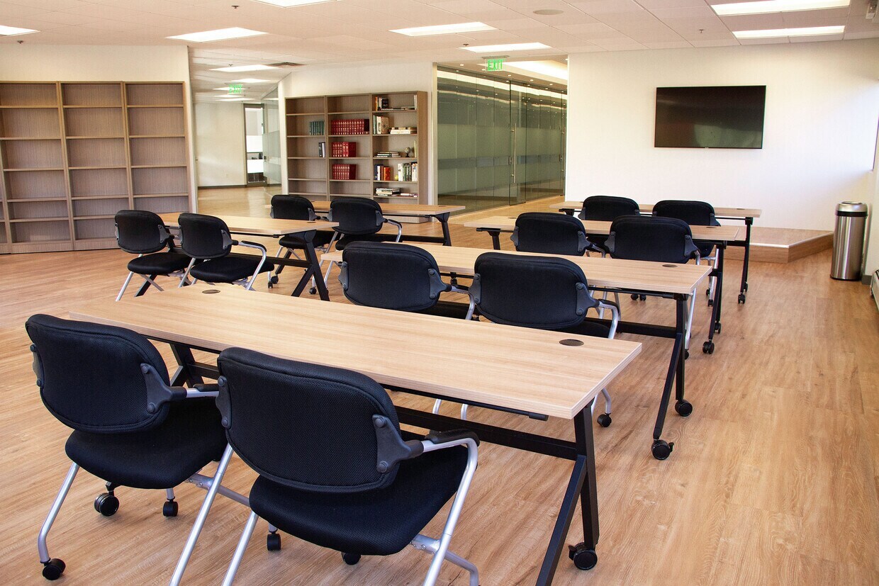 27 Horseneck Rd, Fairfield, NJ for lease Interior Photo- Image 1 of 1