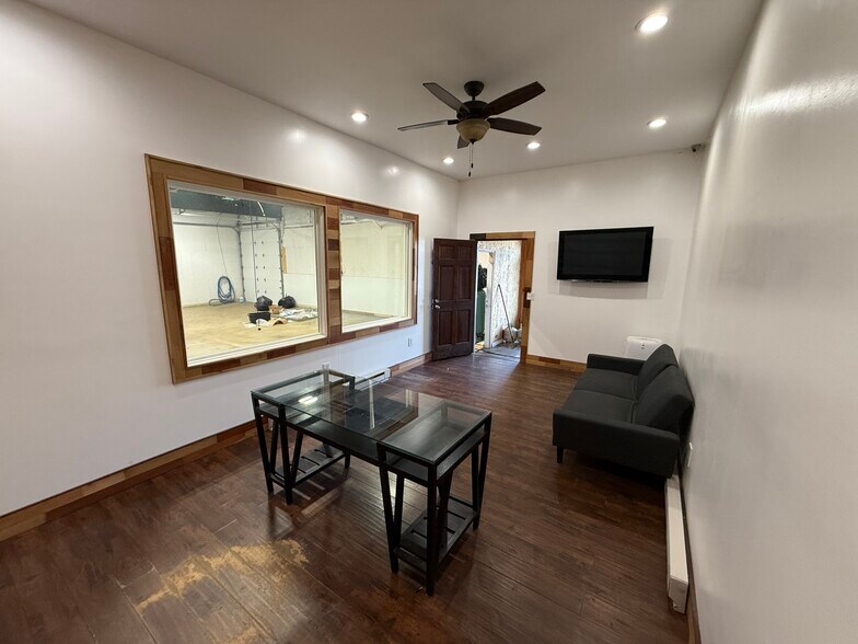 700 Military Rd, Buffalo, NY à louer - Photo du bâtiment - Image 2 de 34