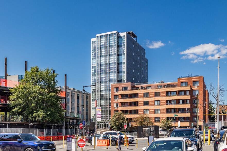 136-33 37th Ave, Flushing, NY for lease - Building Photo - Image 3 of 7