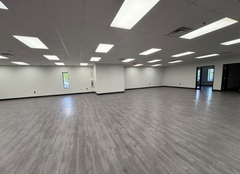 61501 Southgate Rd, Cambridge, OH à louer - Photo du bâtiment - Image 3 de 12