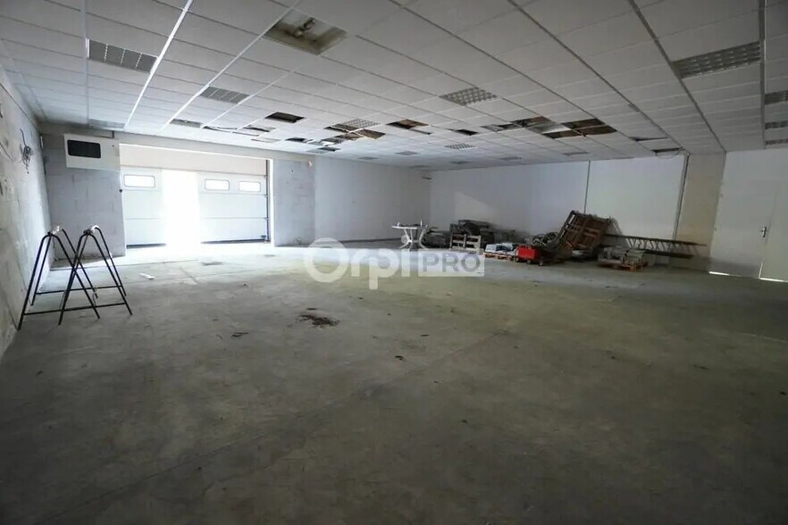Office in Dijon for lease - Building Photo - Image 2 of 9
