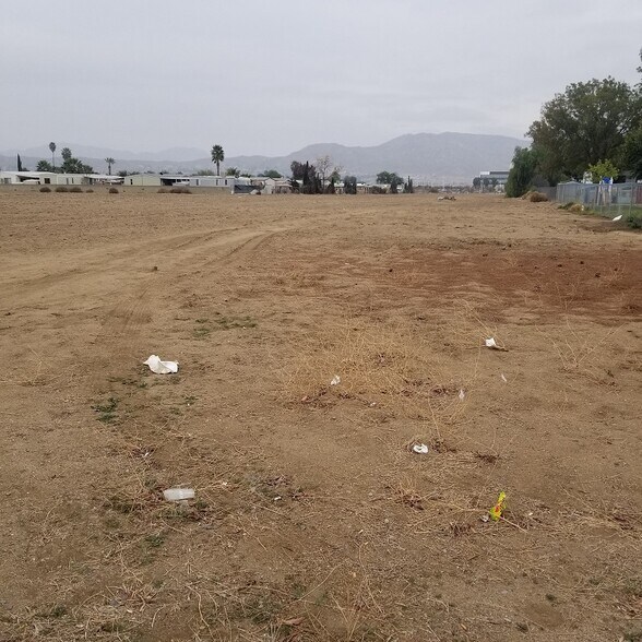 Alessandro, Moreno Valley, CA à vendre - Photo du bâtiment - Image 2 de 3