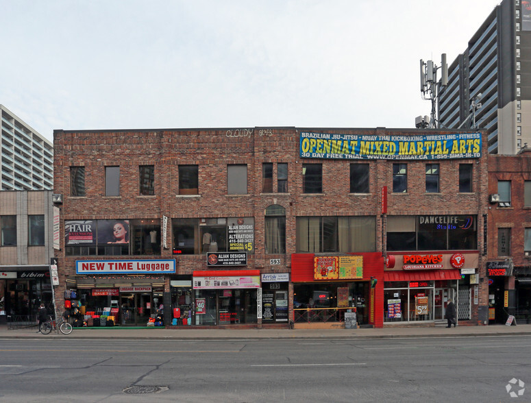 589-595 Yonge St, Toronto, ON à louer - Photo du bâtiment - Image 2 de 3