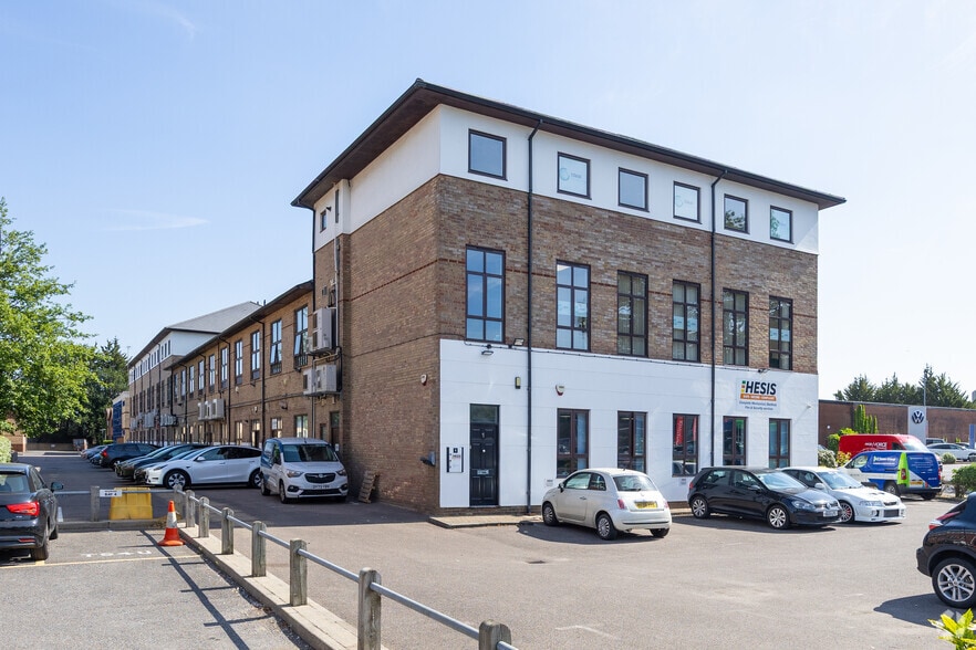Gatwick Rd, Crawley à louer - Photo du bâtiment - Image 2 de 3