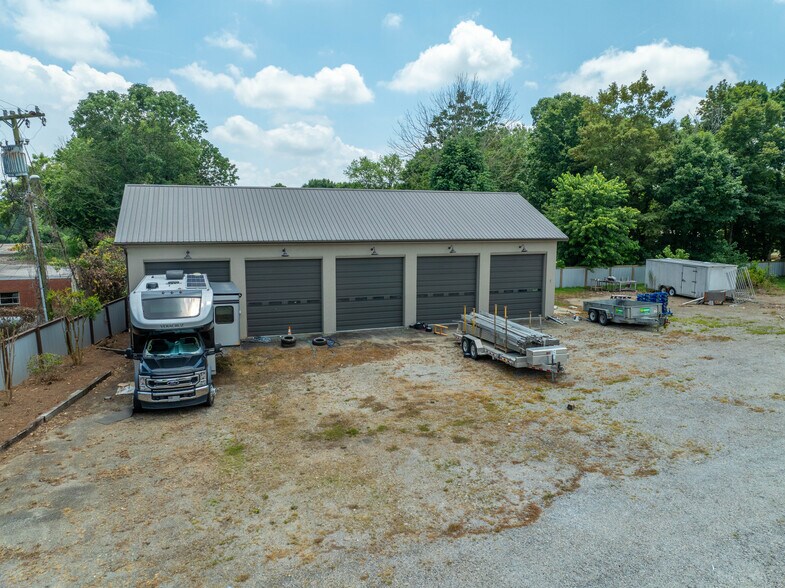 1417 W Main St, Yadkinville, NC à vendre - Photo principale - Image 1 de 28