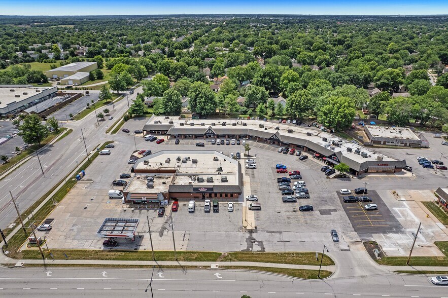 2103-2149 E 151st St, Olathe, KS à louer - Photo du bâtiment - Image 2 de 16