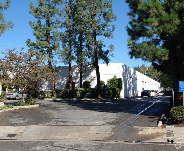 9424 Eton Ave, Chatsworth, CA for lease - Primary Photo - Image 1 of 7