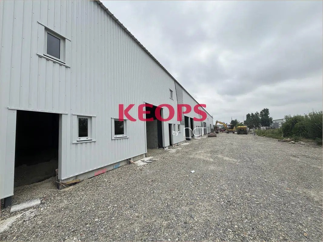 Flex in Lespinasse for lease Building Photo- Image 1 of 10