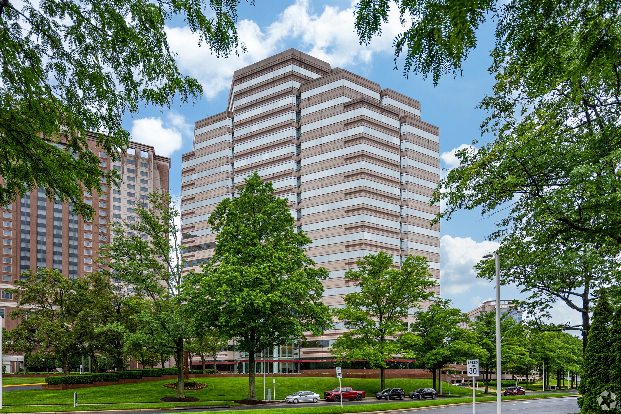 1650 Tysons Blvd, McLean, VA à louer Photo principale- Image 1 de 26
