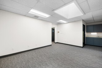 901 Rainier Ave N, Renton, WA à louer Photo du bâtiment- Image 1 de 17