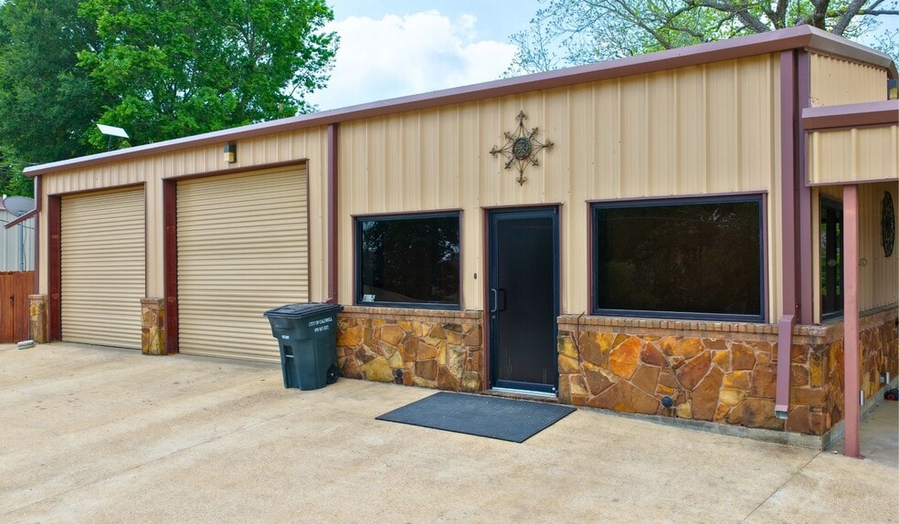 405 N Johnston St, Caldwell, TX for sale - Building Photo - Image 3 of 10