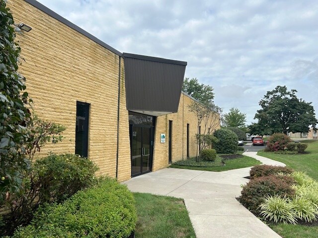 470 Maryland Dr, Fort Washington, PA à louer - Photo du bâtiment - Image 2 de 29