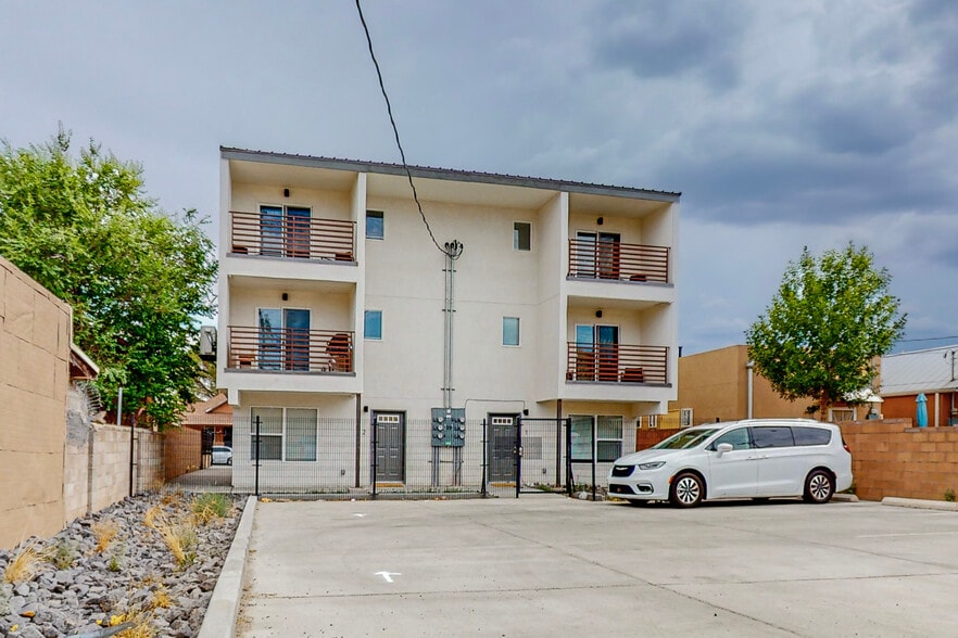 615 Iron Ave SW, Albuquerque, NM for sale - Building Photo - Image 2 of 106