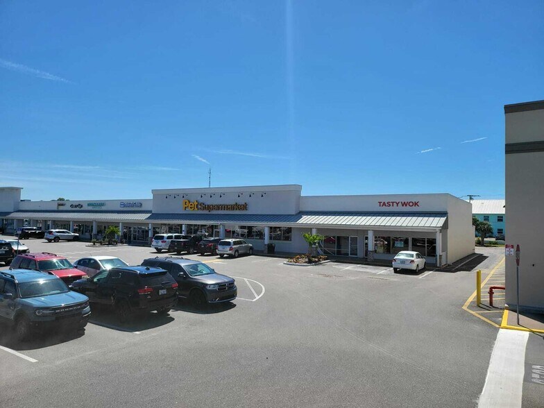 4265 Tamiami Trl, Port Charlotte, FL à louer - Photo du bâtiment - Image 3 de 6