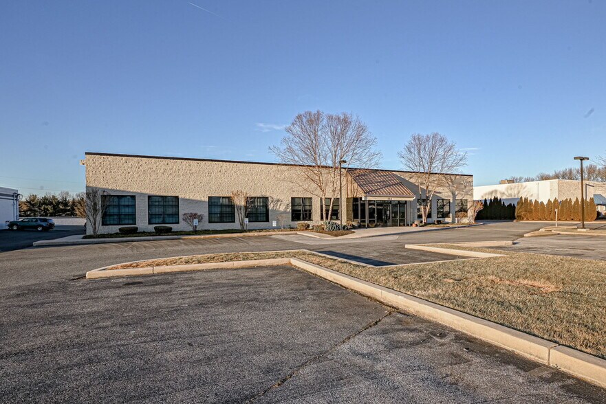 111 Ruthar Dr, Newark, DE à louer - Photo du bâtiment - Image 1 de 10