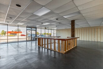 5948 Brainerd Rd, Chattanooga, TN for lease Interior Photo- Image 2 of 10