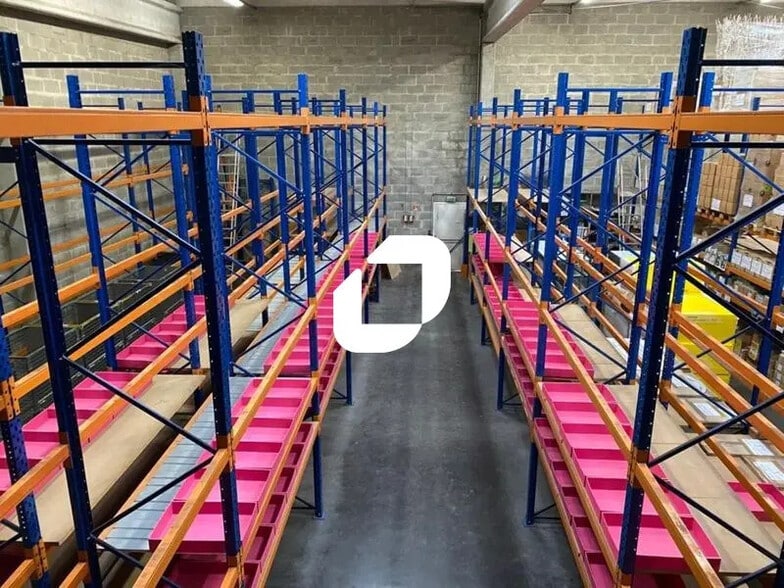 Flex in Méry-sur-Oise for lease - Interior Photo - Image 3 of 11