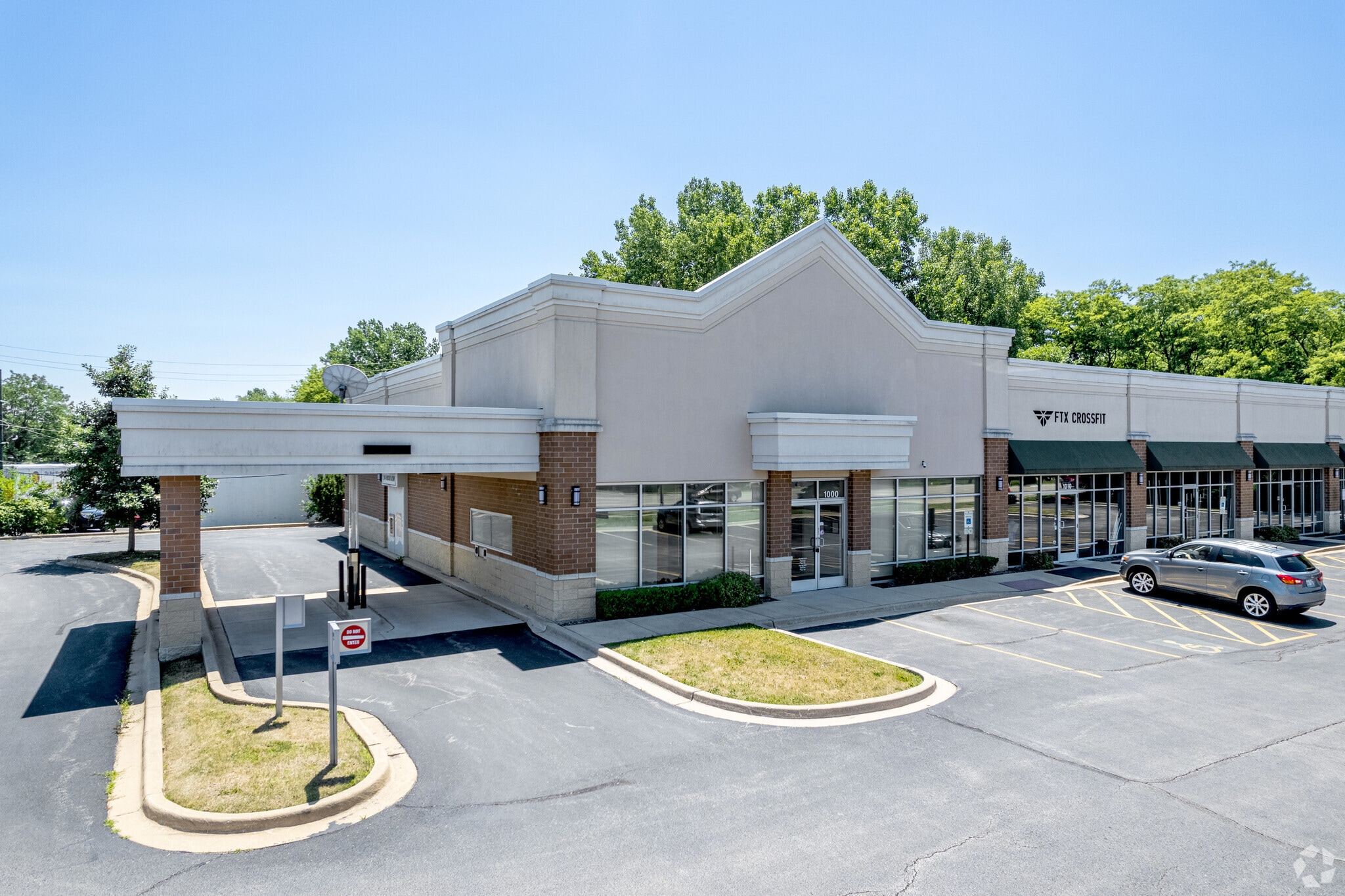 1000-1050 Geneva Rd, Wheaton, IL for lease Primary Photo- Image 1 of 17